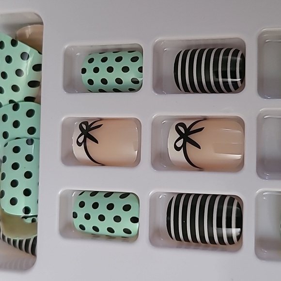 2/$16 Polka-dot & Stripe Press on Nails - Picture 14 of 15